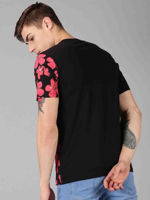 Men Black Floral Printed Round Neck T-Shirt - Image 2