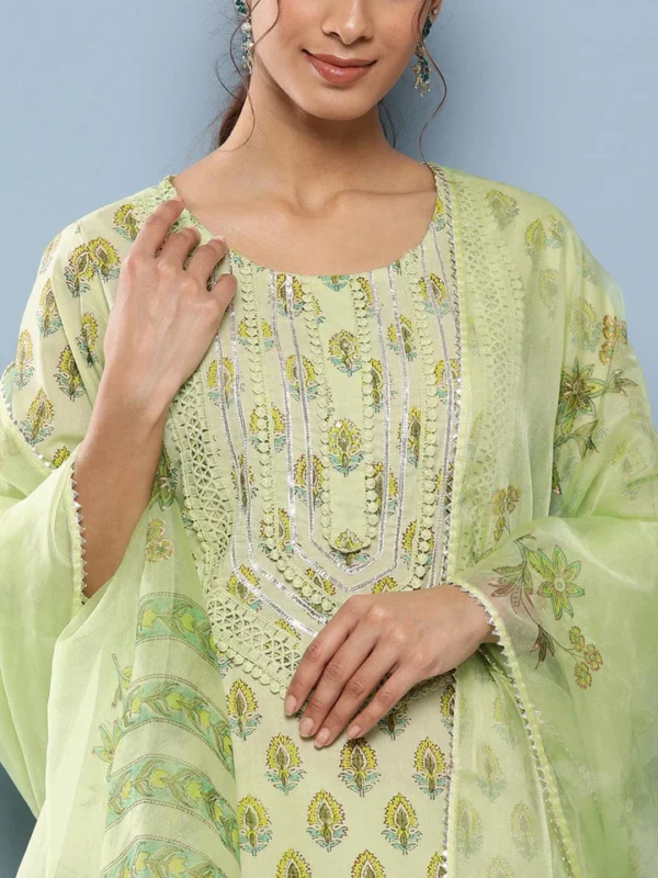 Divena Green Cotton Straight pant set with Organza Dupatta - Image 5