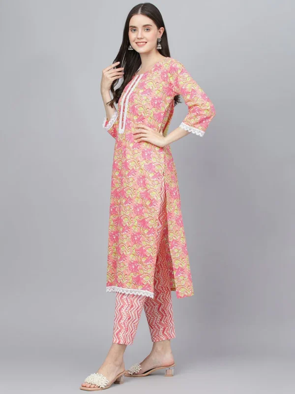 Divena Peach Floral Printed Kurta Pant set With Dupatta - Image 3