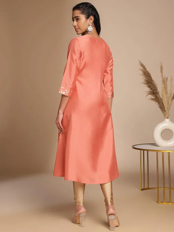 Peach Crepe Silk Floral Panelled Kurta - Image 7