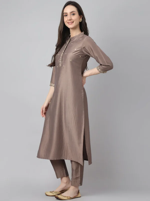 Women's Brown Chinon Solid Kurta With Pant And Dupatta - Image 4