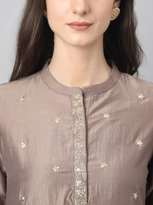 Women's Brown Chinon Solid Kurta With Pant And Dupatta - Image 7