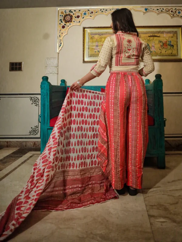 Divena Drape Style Kurti Plazzo Set With Attached Dupatta - Image 3