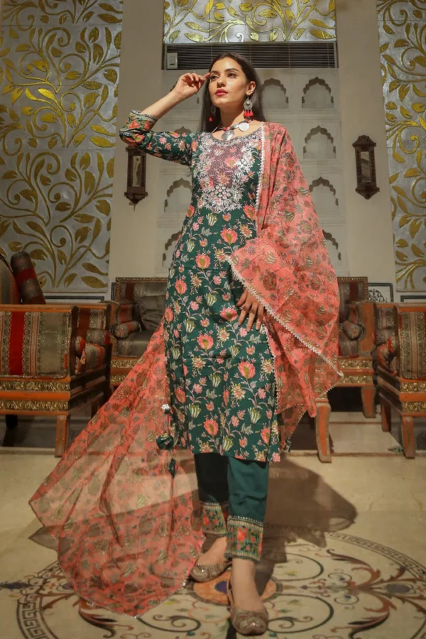 Divena Green Floral Printed Kurta Pant Set with Dupatta - Image 2