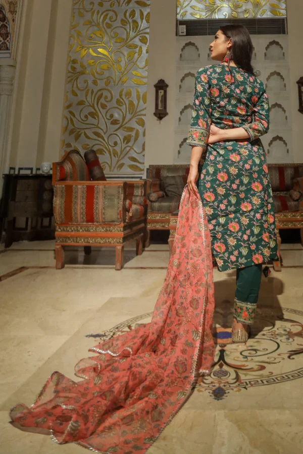 Divena Green Floral Printed Kurta Pant Set with Dupatta - Image 6