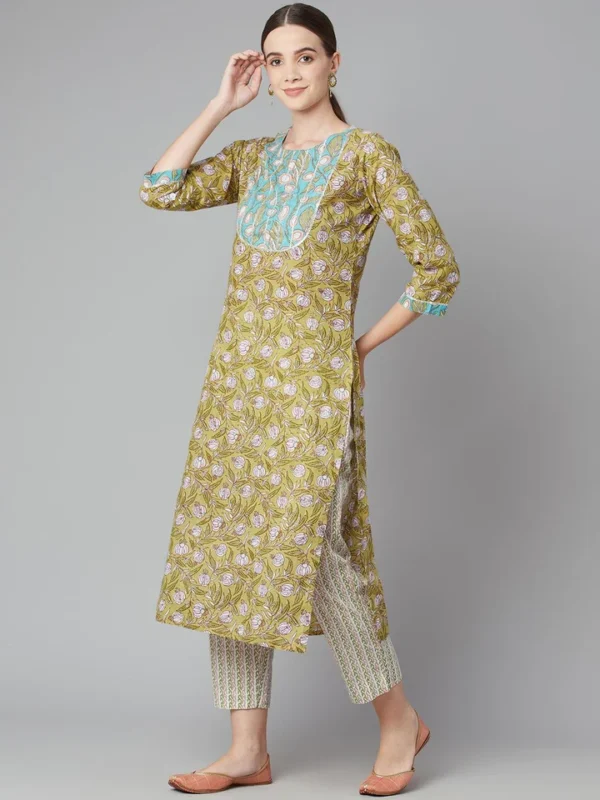 Divena Pastel green Floral Printed Cotton kurta Pant Set - Image 2