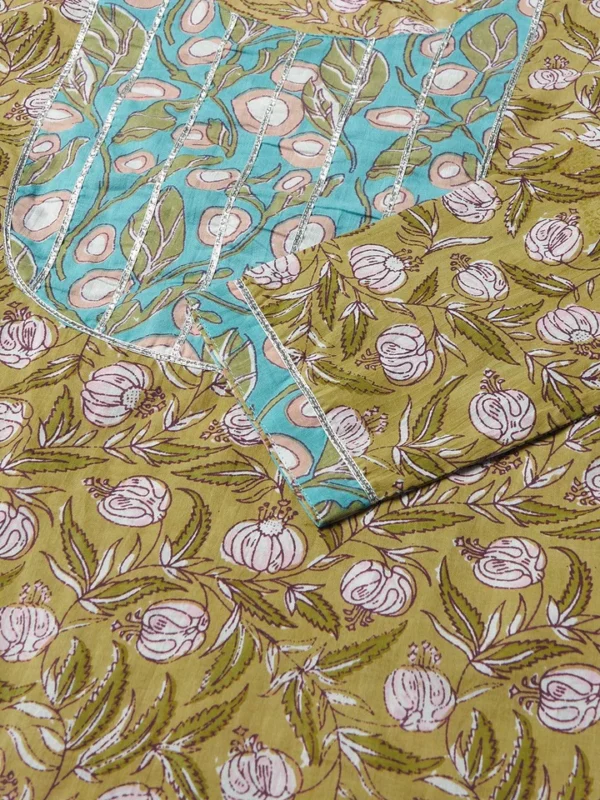Divena Pastel green Floral Printed Cotton kurta Pant Set - Image 6