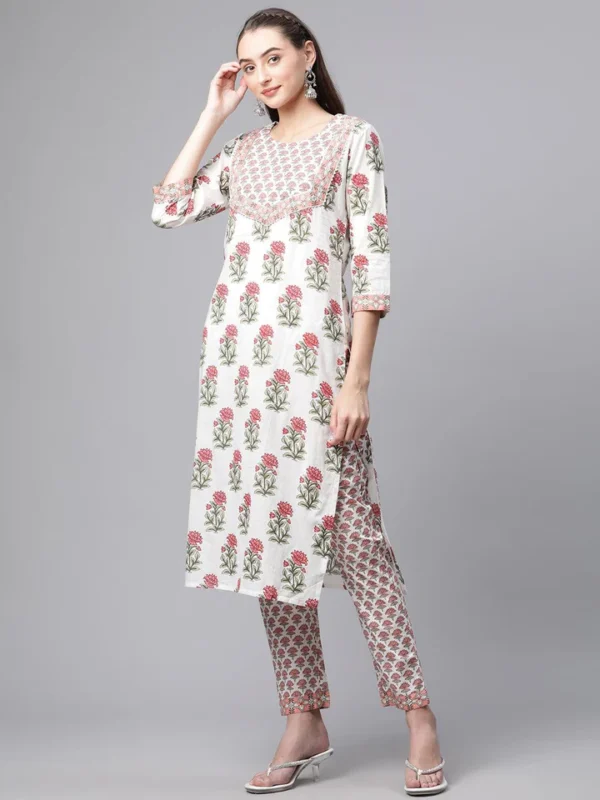 Divena White Floral Kurta pant set with Mulmul Dupatta - Image 3