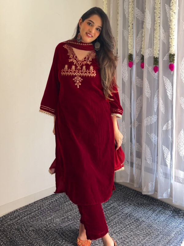 Janasya Women's Red Velvet Zari Yoke Embroidered Straight Kurta Set - Image 6