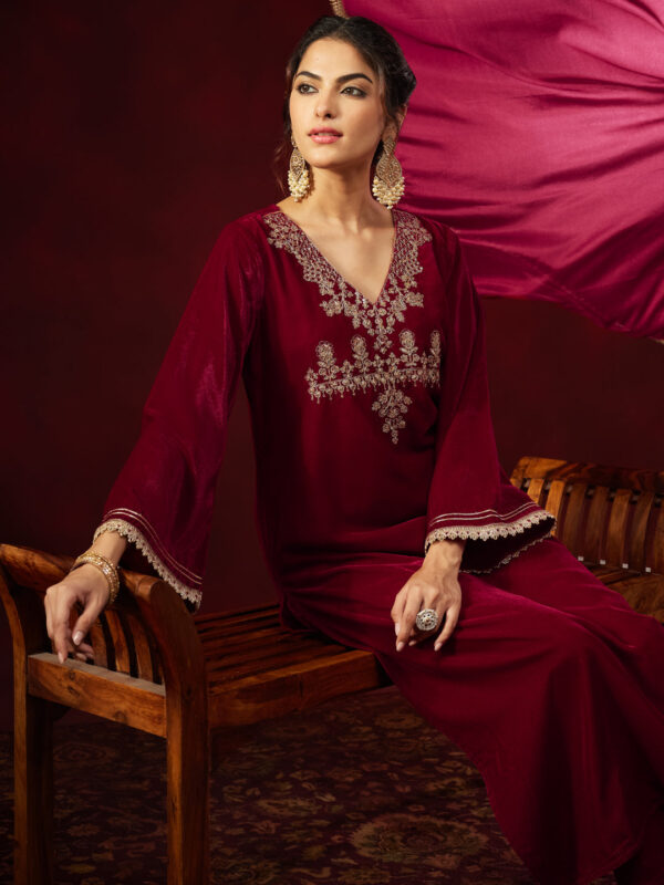 Janasya Women's Red Velvet Zari Yoke Embroidered Straight Kurta Set - Image 5