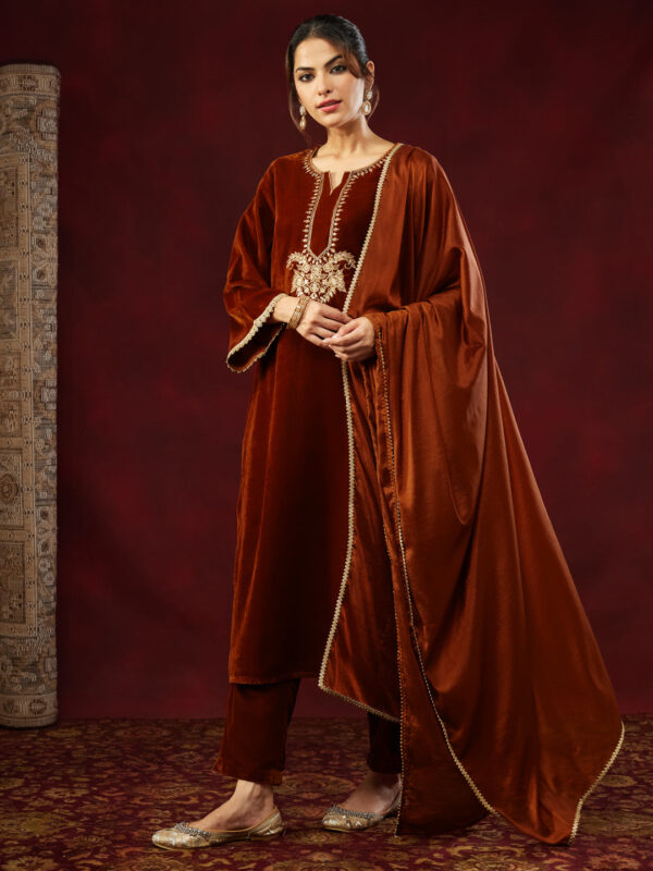 Janasya Women's Brown Velvet Zari Yoke Embroidered Straight Kurta Set - Image 3