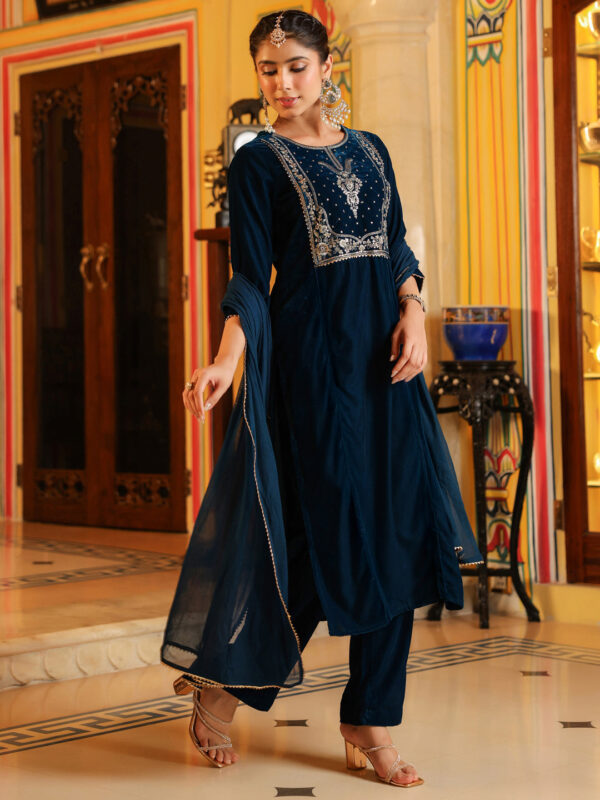 Janasya Women's Teal Blue Velvet Zari Yoke Embroidered Straight Kurta Set - Image 5