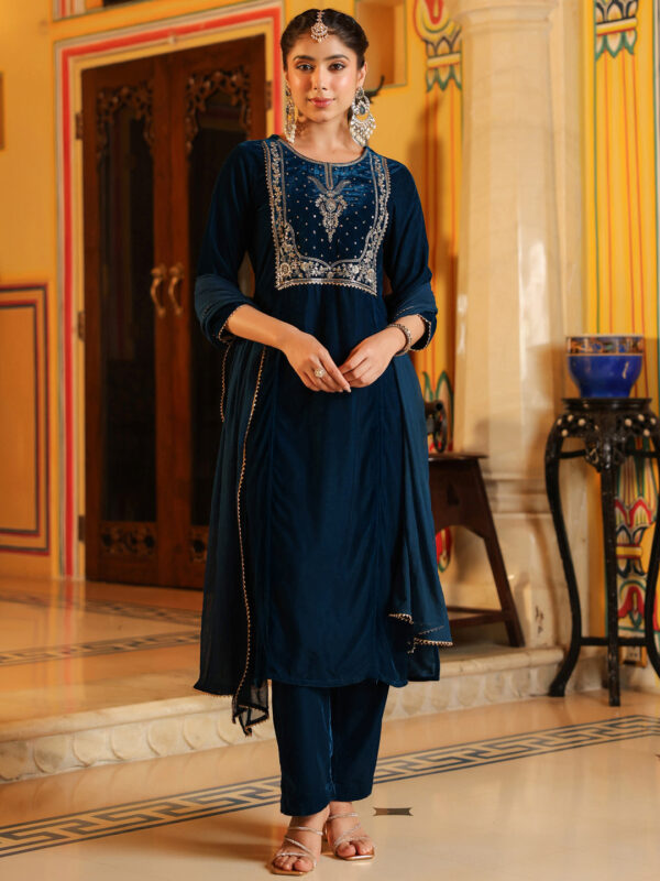 Janasya Women's Teal Blue Velvet Zari Yoke Embroidered Straight Kurta Set - Image 6