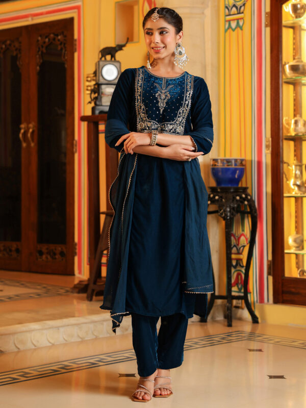 Janasya Women's Teal Blue Velvet Zari Yoke Embroidered Straight Kurta Set - Image 4