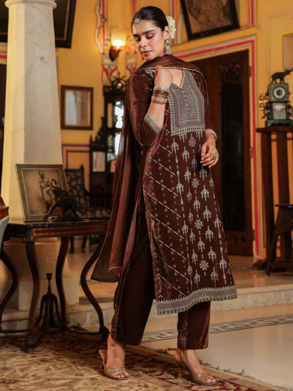Janasya Women's Brown Velvet Embellished Gold Printed Straight Kurta Set - Image 2