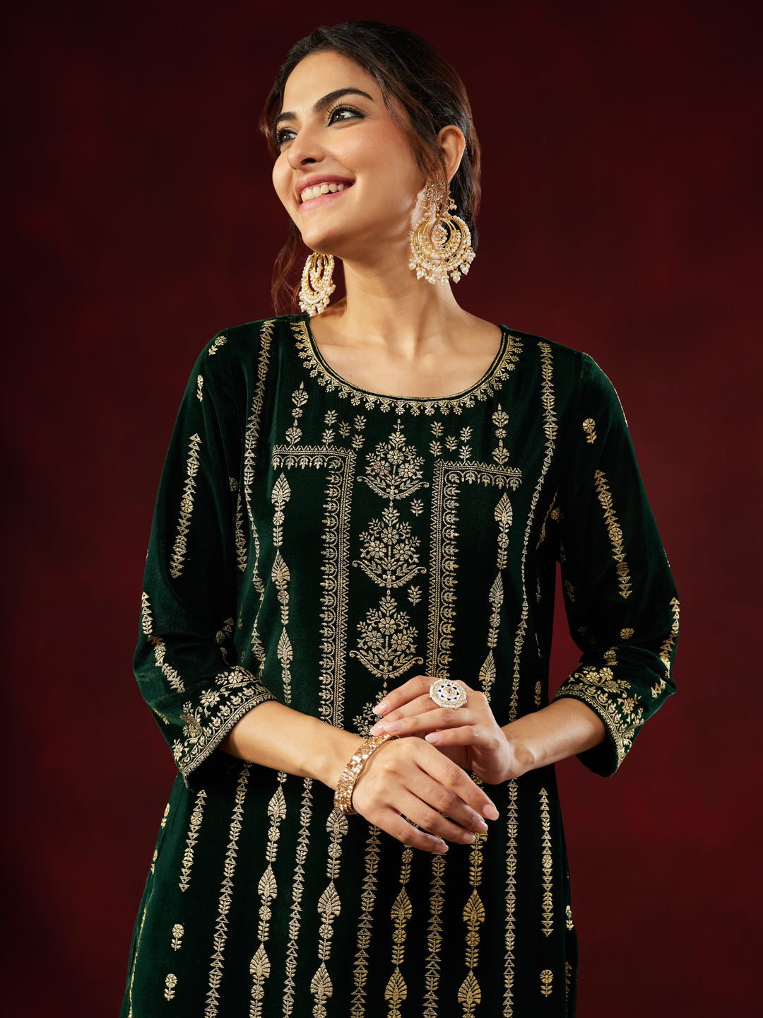 JAB25ST03273_6 Janasya Women's Bottol Green Velvet Embellished Gold Printed Straight Kurta Set - Image 1