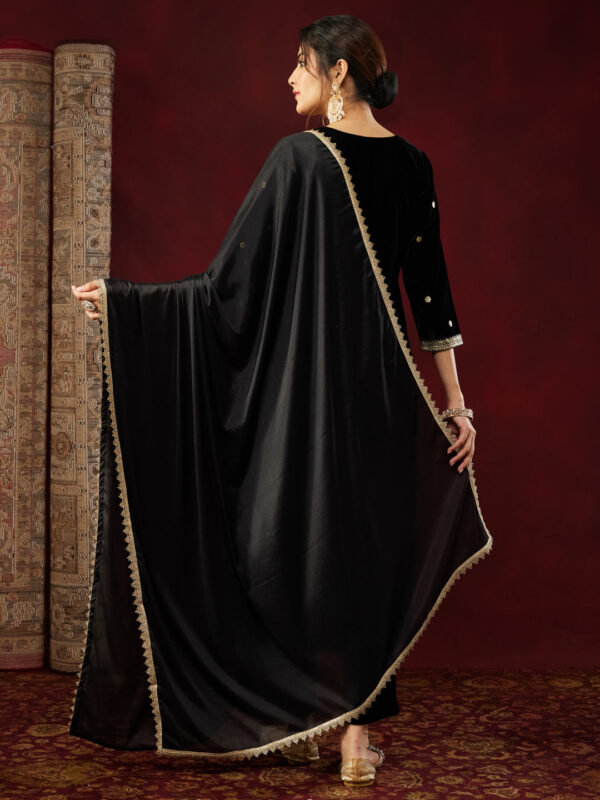 Janasya Women's Black Velvet Gold Foil Printed Straight Kurta Set - Image 7