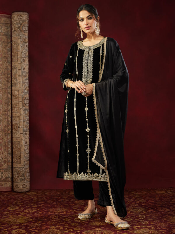 Janasya Women's Black Velvet Gold Foil Printed Straight Kurta Set - Image 5