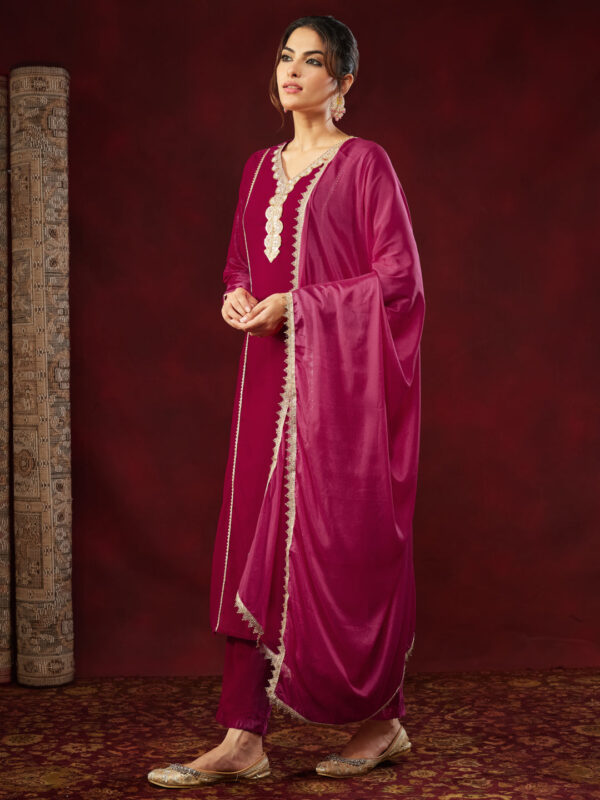 Janasya Women's Pink Velvet Embellished Straight Kurta Set - Image 3