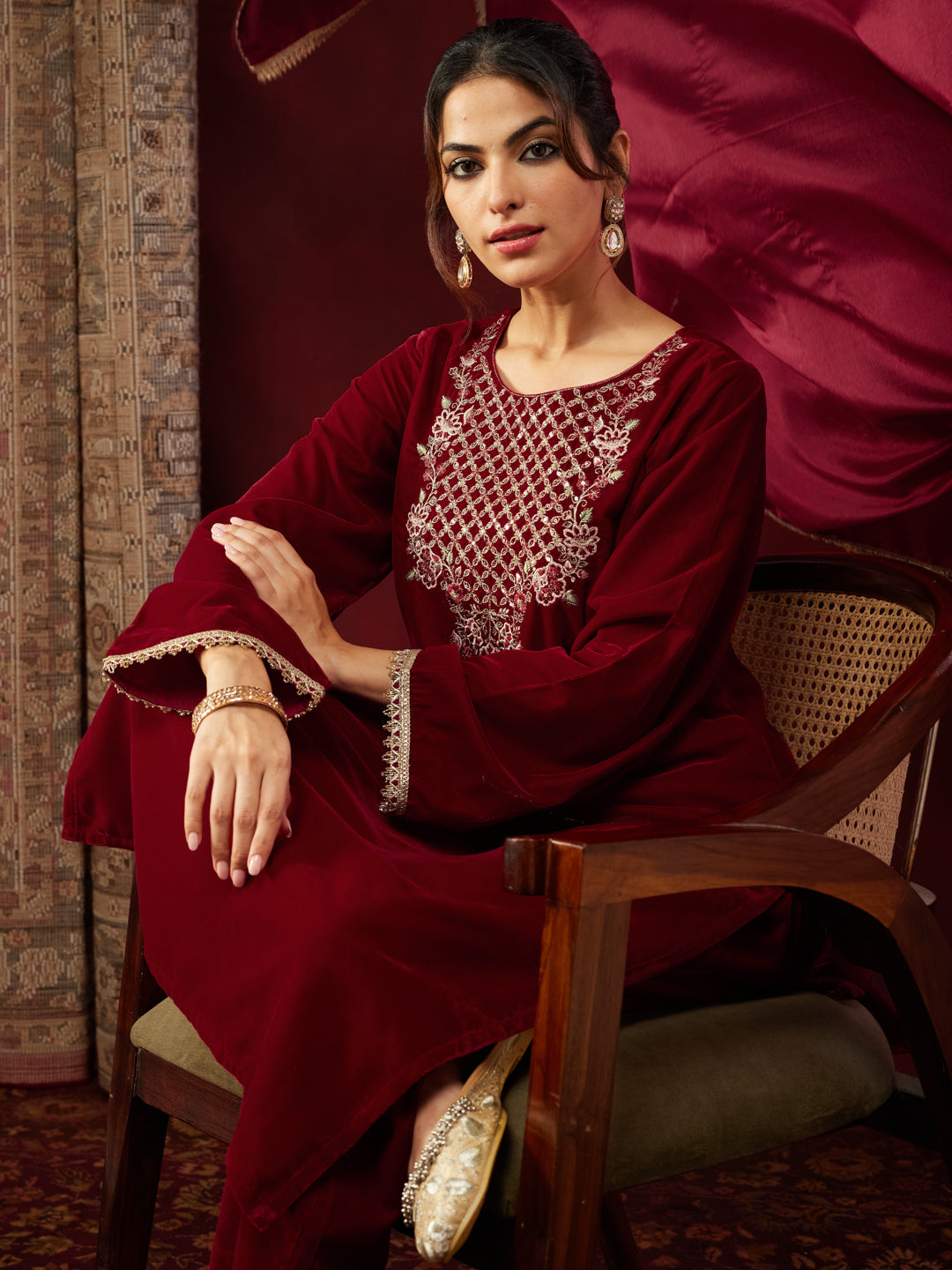 JAB25ST03291 Janasya Women's Red Velvet Zari Yoke Embroidered Straight Kurta Set - Image 1