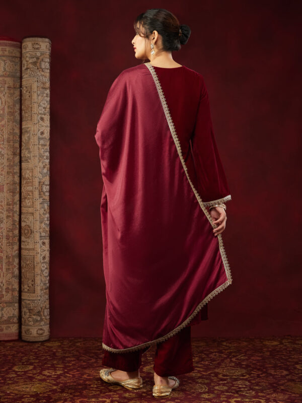 Janasya Women's Red Velvet Zari Yoke Embroidered Straight Kurta Set - Image 6