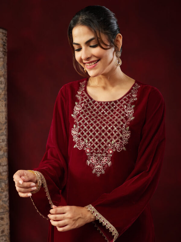 Janasya Women's Red Velvet Zari Yoke Embroidered Straight Kurta Set - Image 7