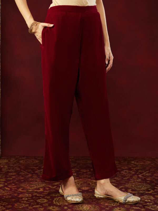 Janasya Women's Red Velvet Zari Yoke Embroidered Straight Kurta Set - Image 8