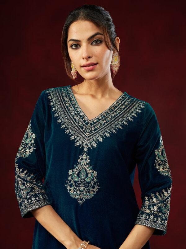 Janasya Women's Teal Blue Velvet Zari Embroidered Straight Kurta Set - Image 7