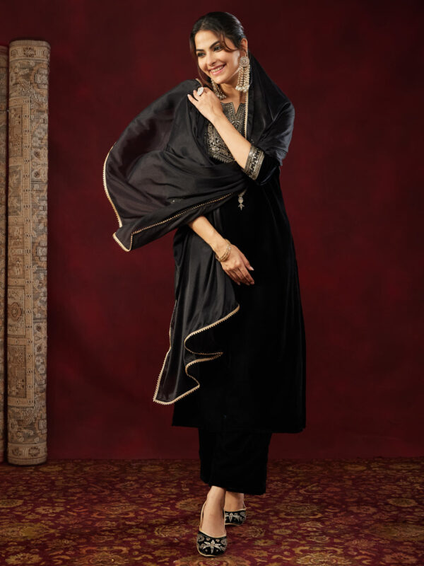 Janasya Women's Black Velvet Zari Embroidered Straight Kurta Set - Image 2
