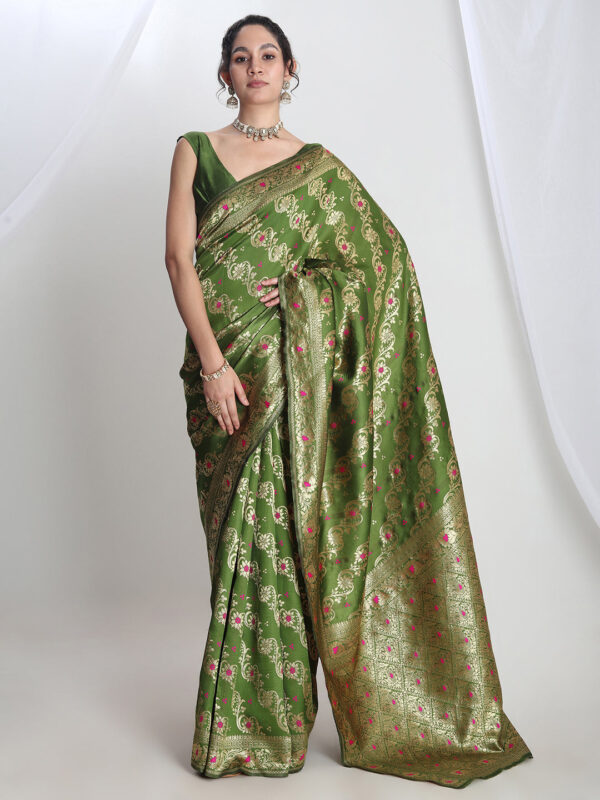 Women's Green Silk Blend Floral Woven Design Jacquard Saree with Blouse Piece - Image 3
