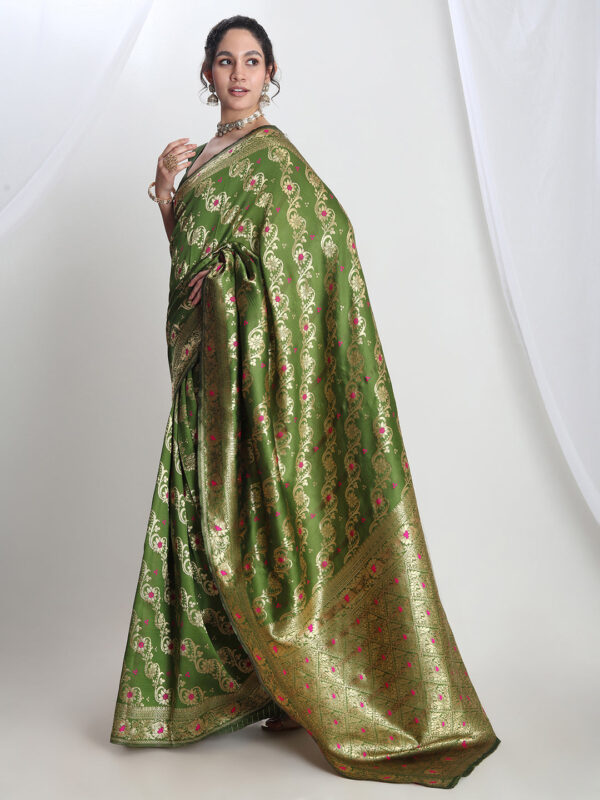 Women's Green Silk Blend Floral Woven Design Jacquard Saree with Blouse Piece - Image 5