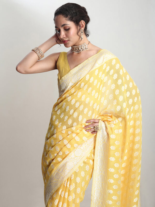Women's Yellow Silk Blend Floral Woven Design Jacquard Saree with Blouse Piece - Image 5