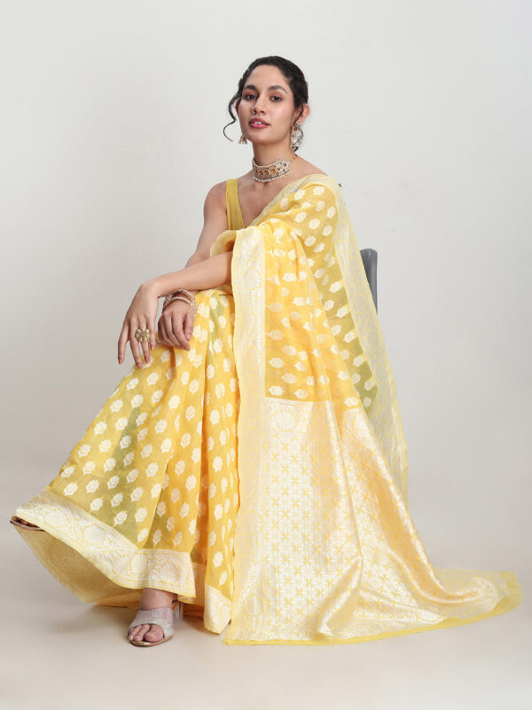 Women's Yellow Silk Blend Floral Woven Design Jacquard Saree with Blouse Piece - Image 2