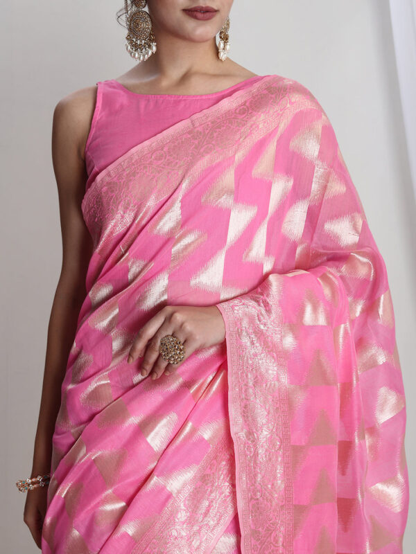 Women's Pink Silk Blend Geometric Woven Design Jacquard Saree with Blouse Piece - Image 7